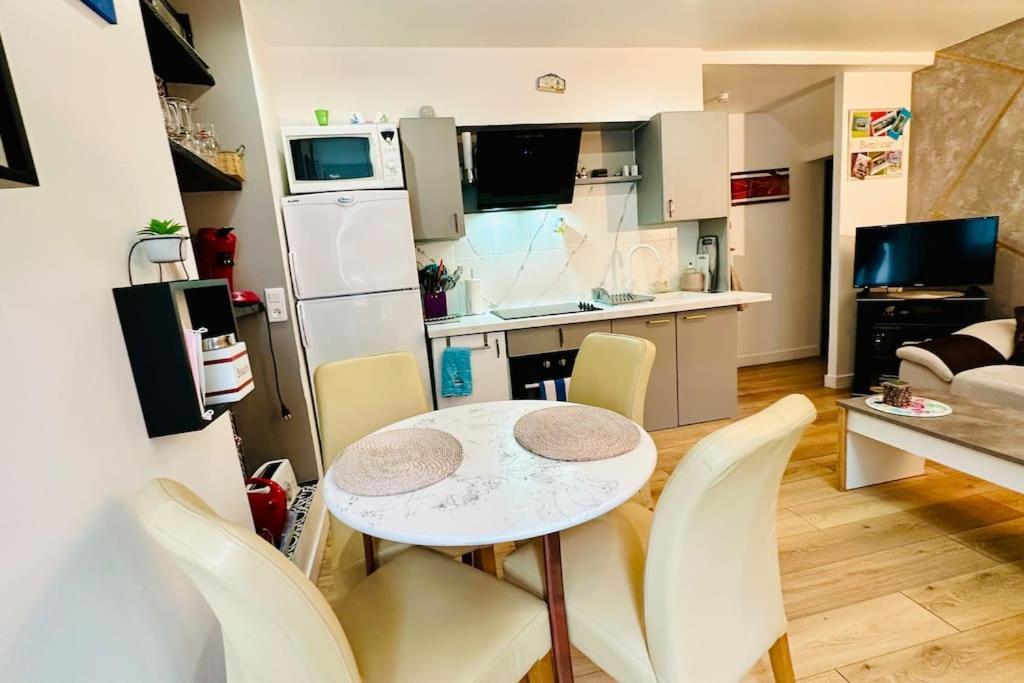Appartement Jardin Du Palais- Relaxation Centrale מראה חיצוני תמונה
